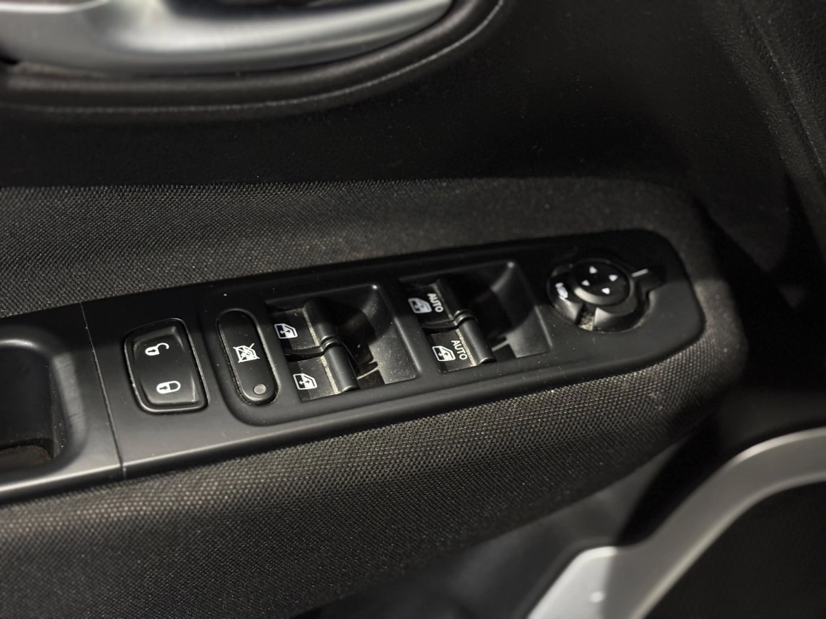 Jeep Renegade - photo 10