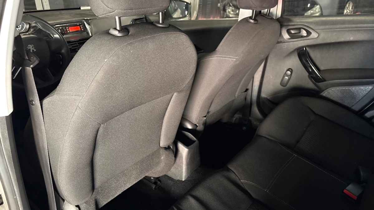 Peugeot 208 - photo 16