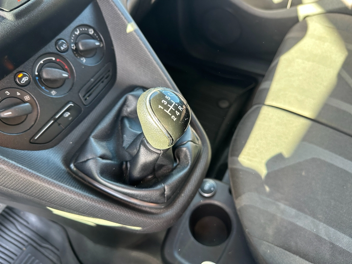 Ford Transit Connect - photo 21