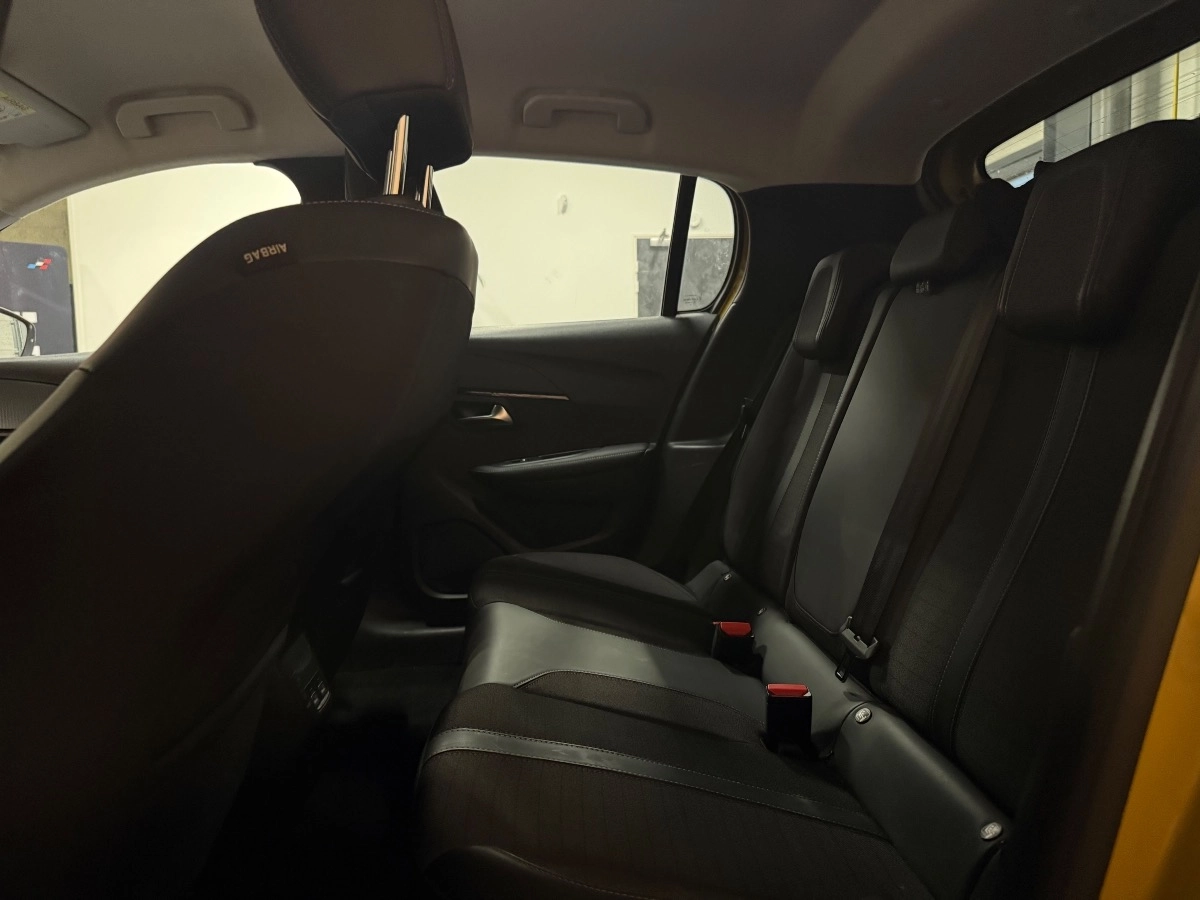 Peugeot 208 - photo 20