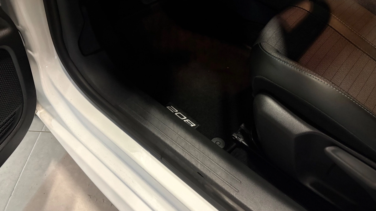 Peugeot 208 - photo 27