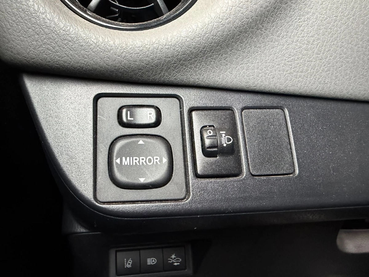 Toyota Yaris - photo 29