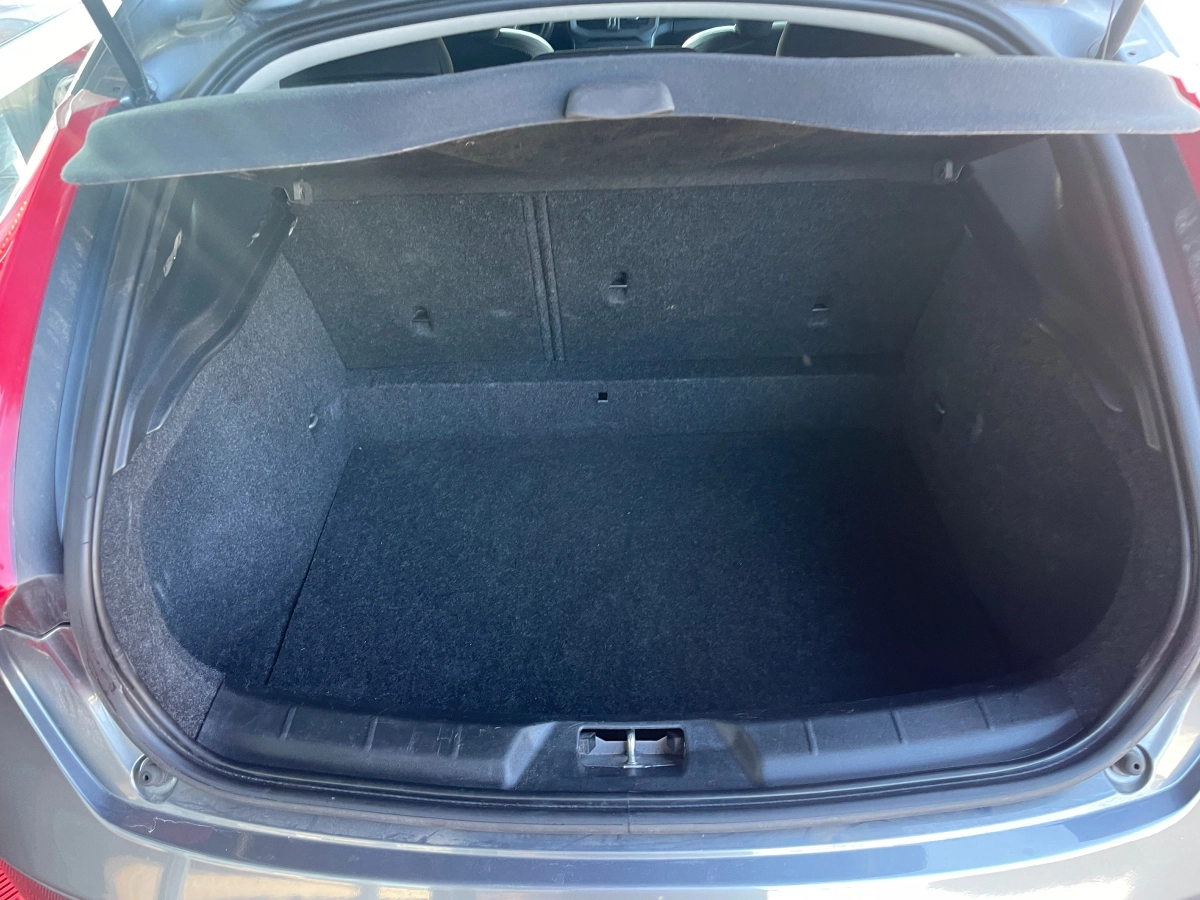 Volvo V40 - photo 14