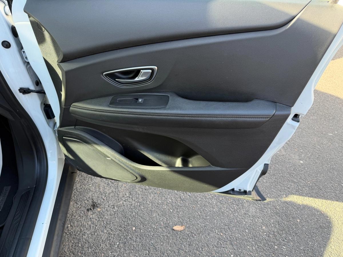 Renault Scenic 1.3 TCE 140 BLACK EDITION