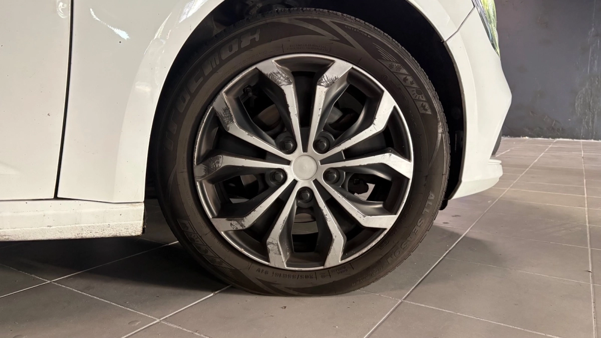 Renault Megane - photo 12