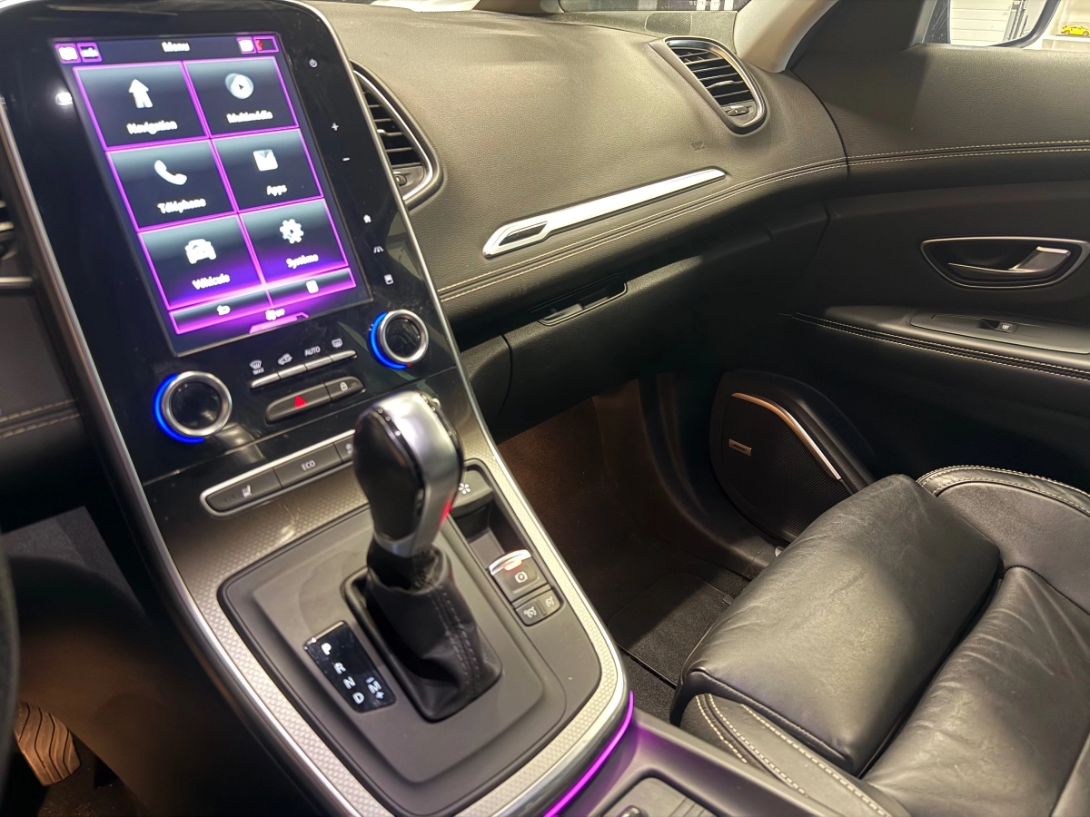Renault Scenic - photo 17