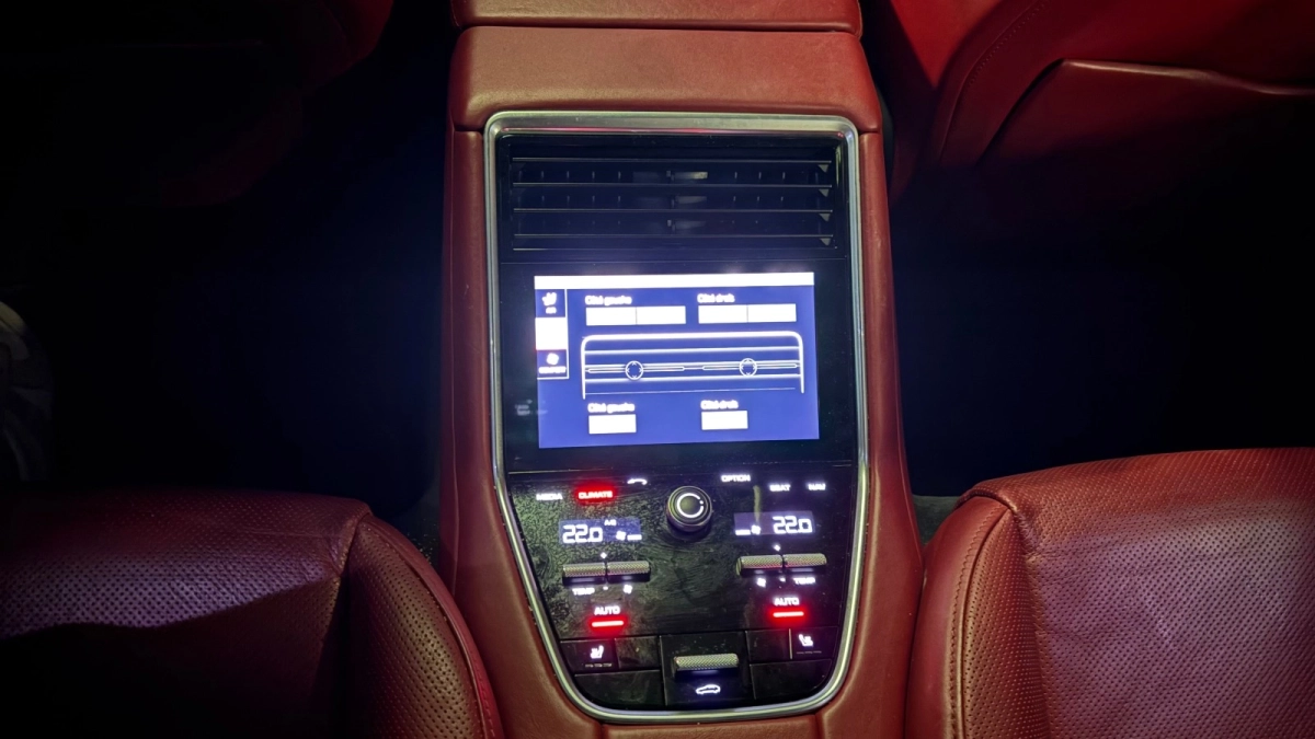 Porsche Panamera - photo 18