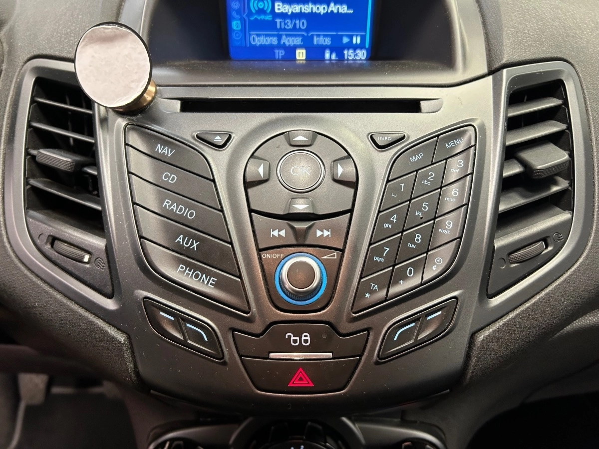 Ford Fiesta - photo 14