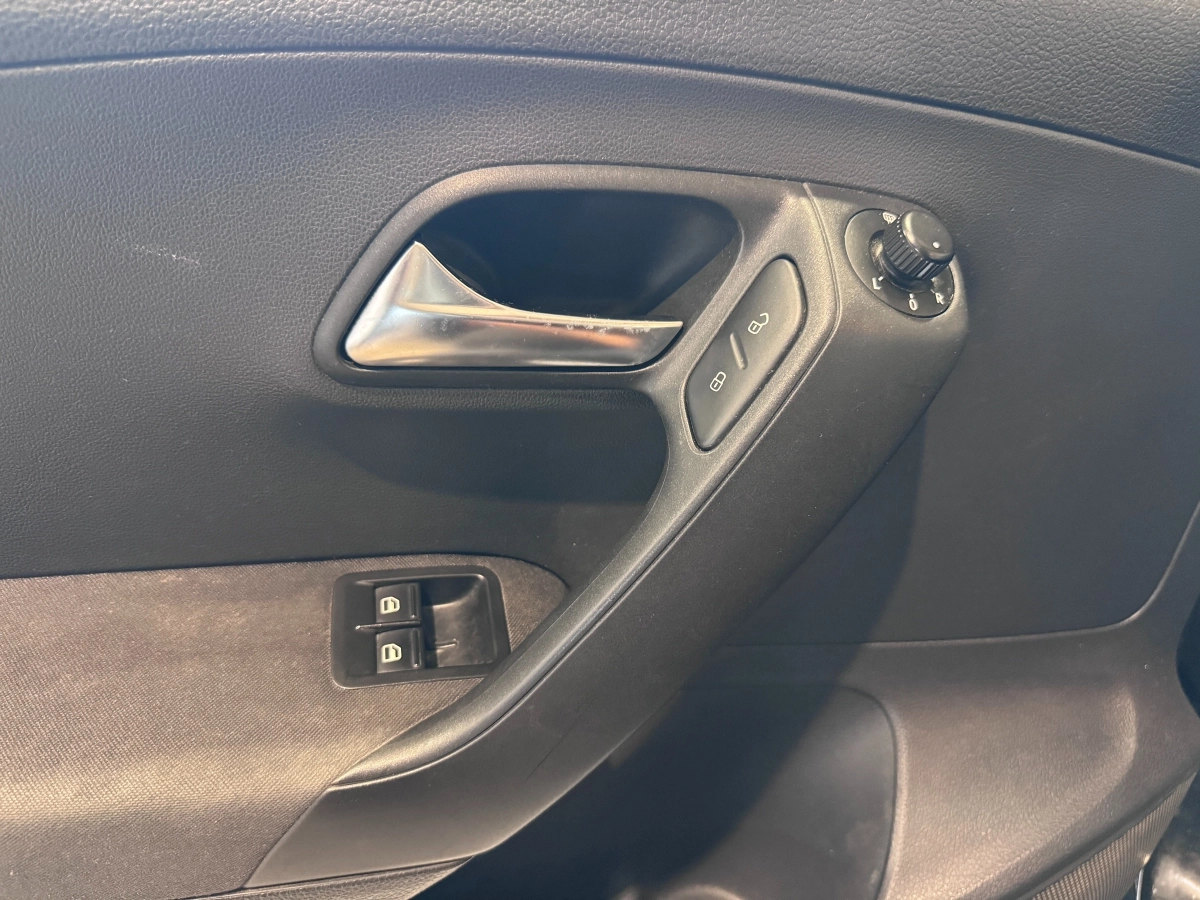 Volkswagen Polo - photo 17