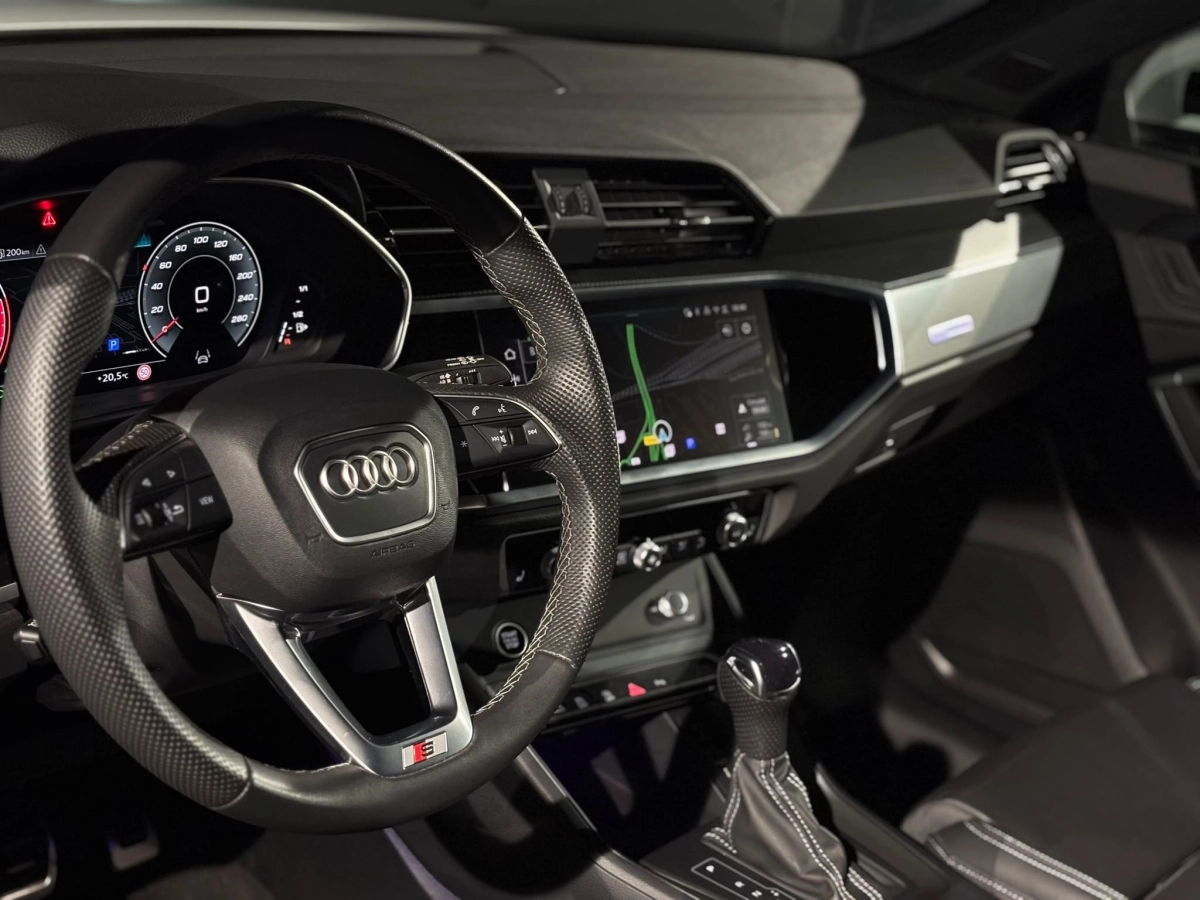 Audi Q3 - photo 13