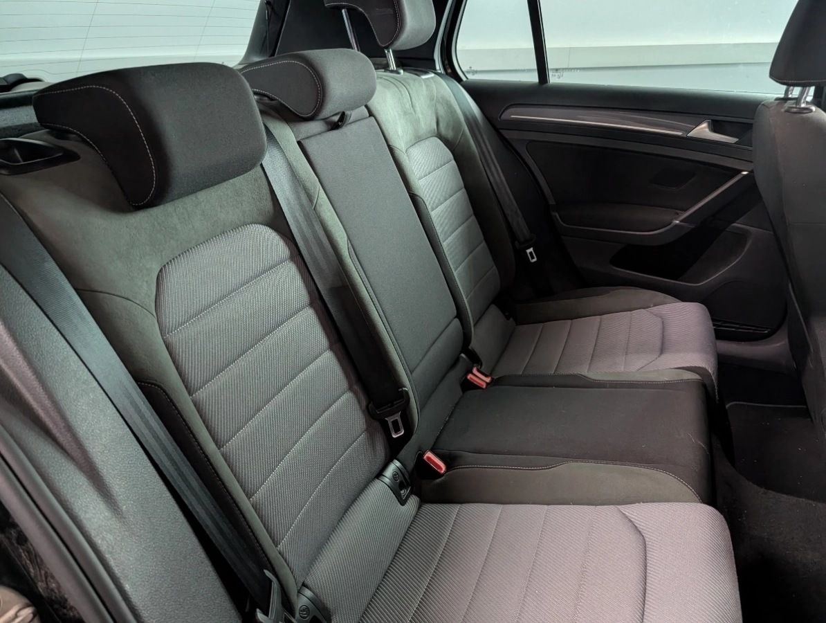 Volkswagen Golf - photo 11
