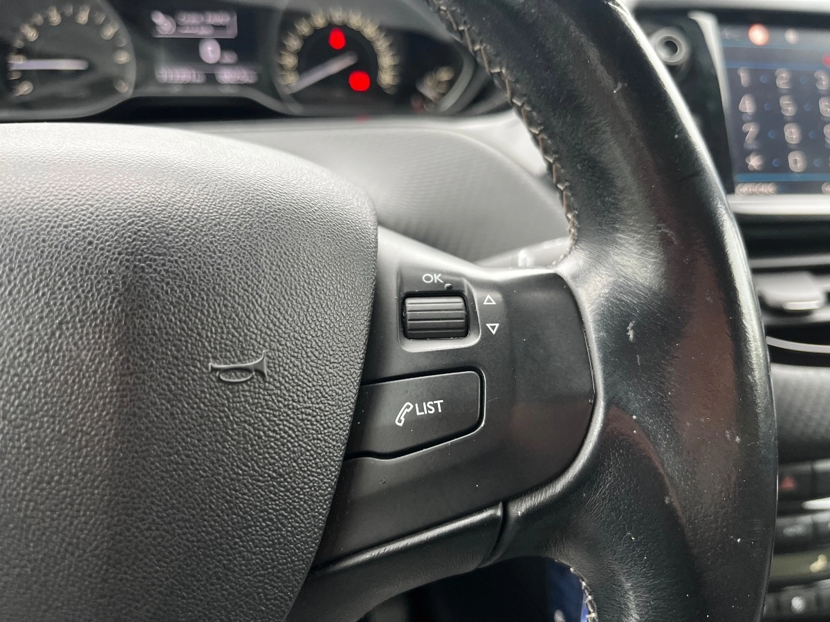 Peugeot 208 - photo 11