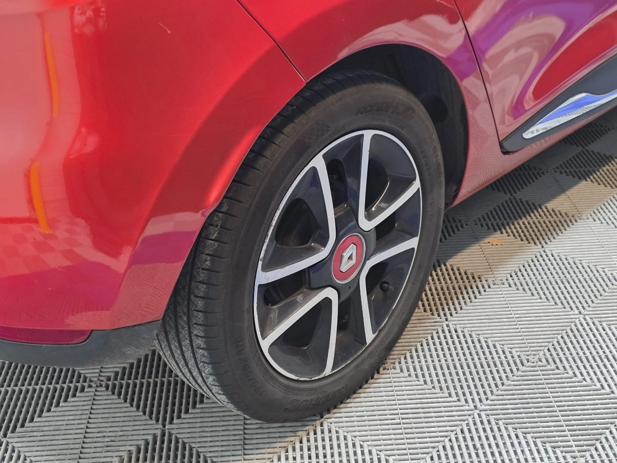 Renault Clio - photo 24