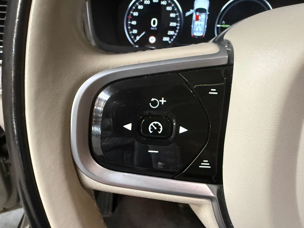 Volvo Xc90 - photo 25