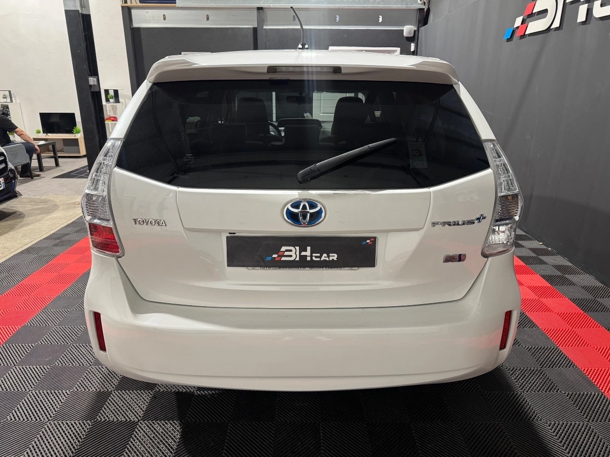 Toyota Prius Plus - photo 6