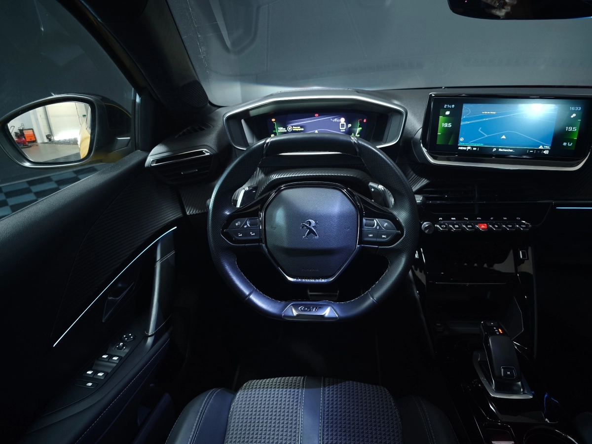 Peugeot 208 - photo 9