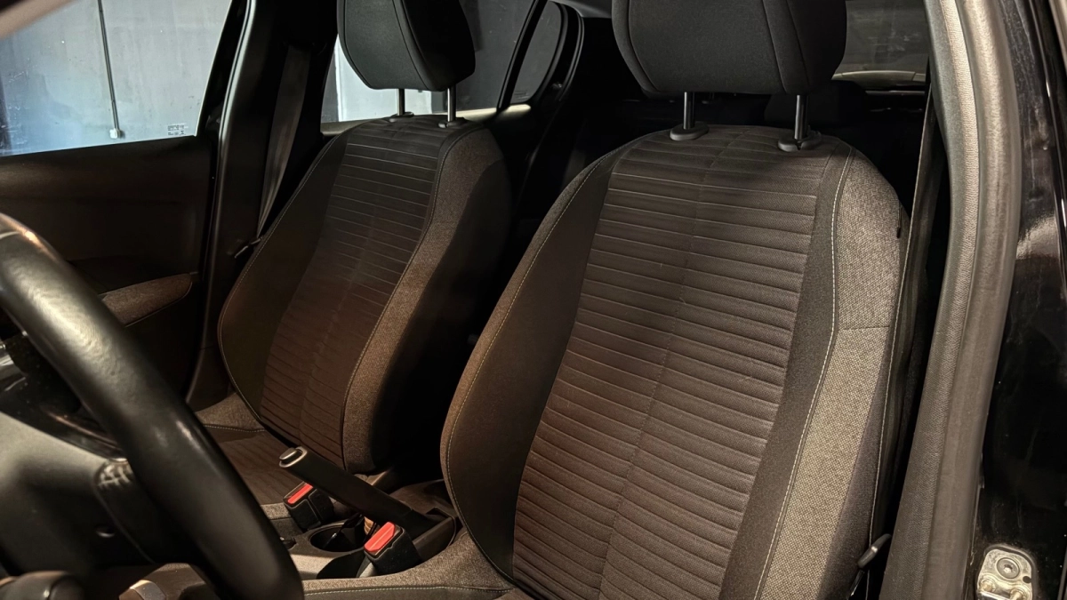 Peugeot 208 - photo 14