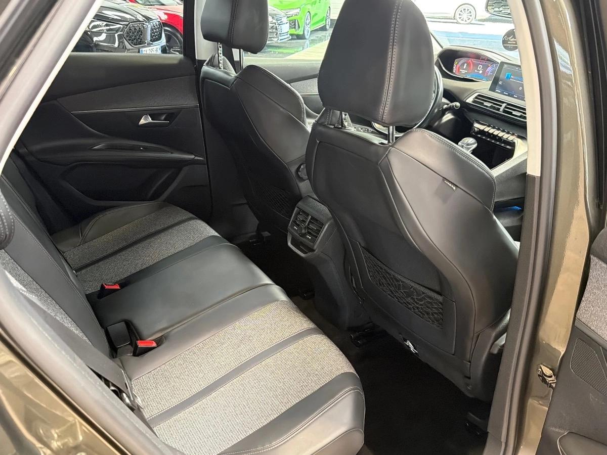 Peugeot 3008 1.5 HDI 130CV ALLURE 360°/ CARPLAY