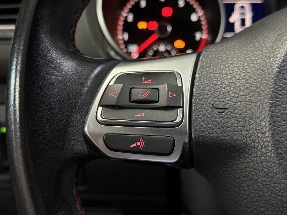 Volkswagen Golf - photo 8