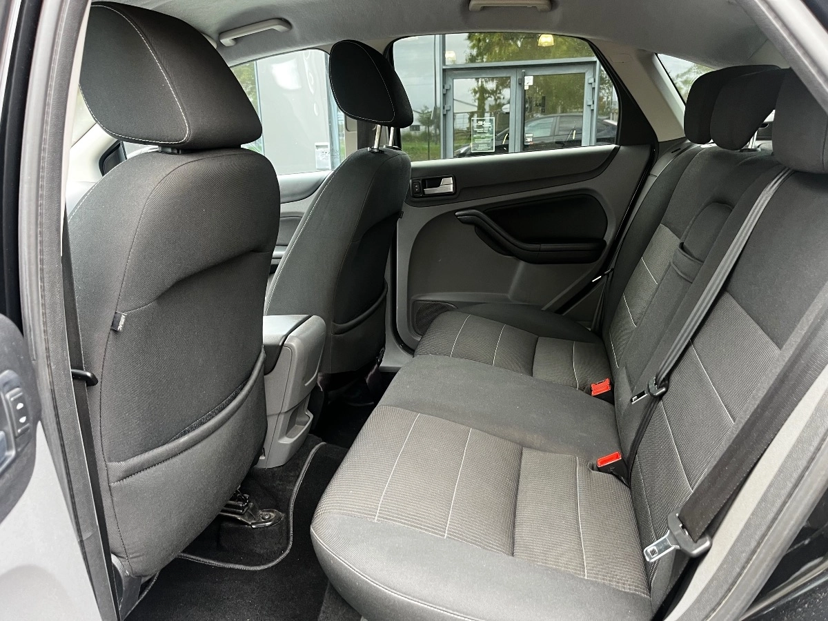 Ford Focus - photo 17