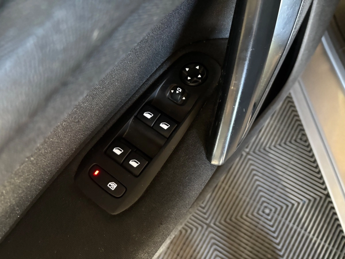 Peugeot 308 - photo 17