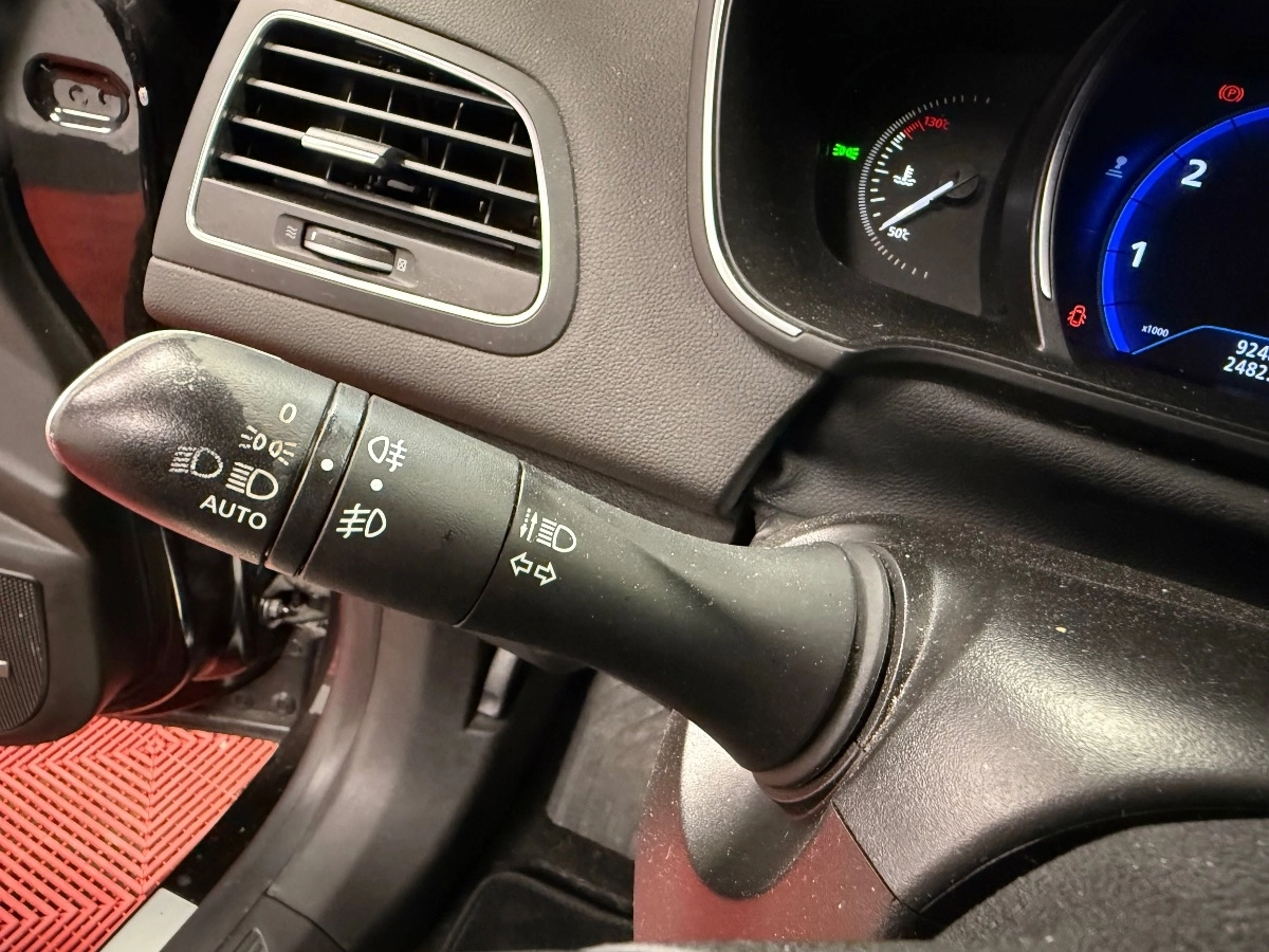 Renault Megane - photo 28