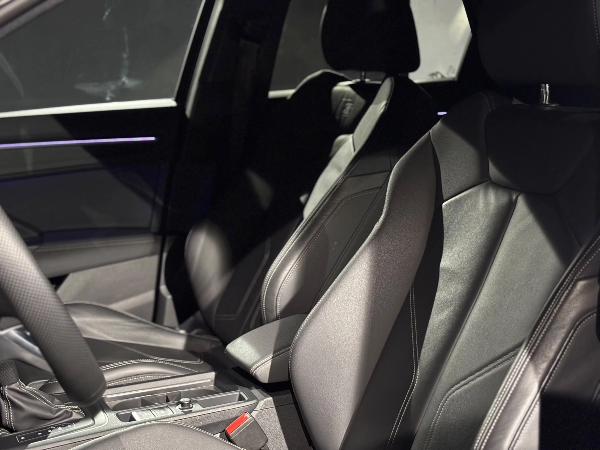 Audi Q3 - photo 11