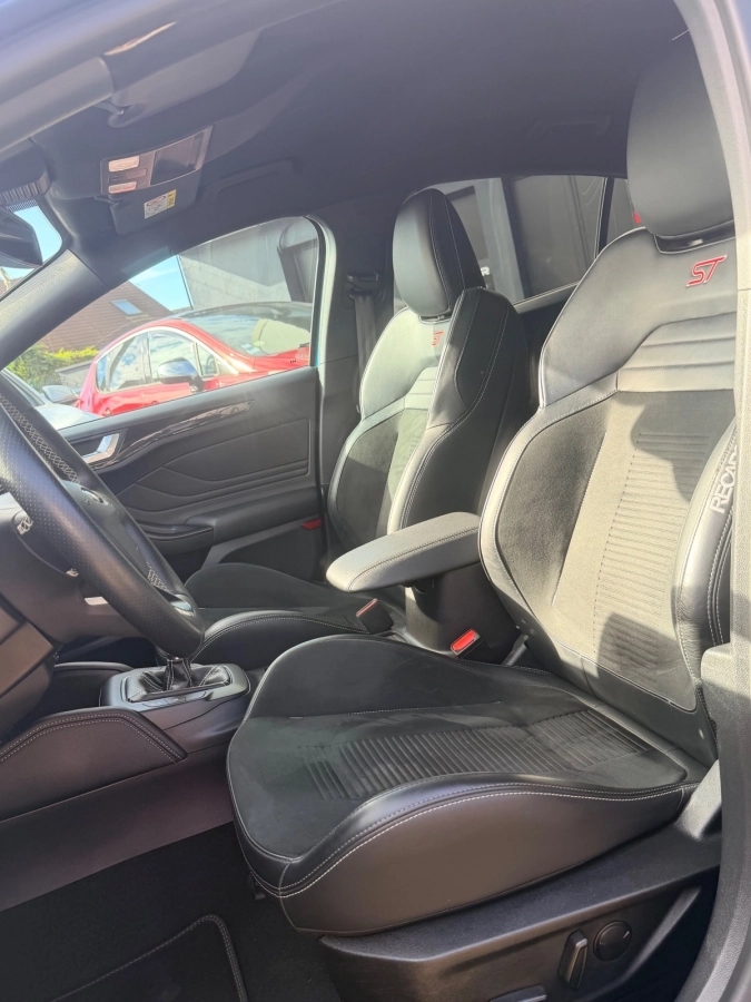 Ford Focus - photo 6