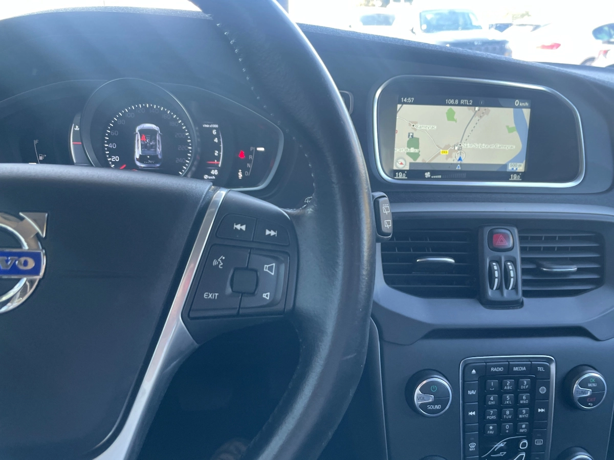 Volvo V40 - photo 18