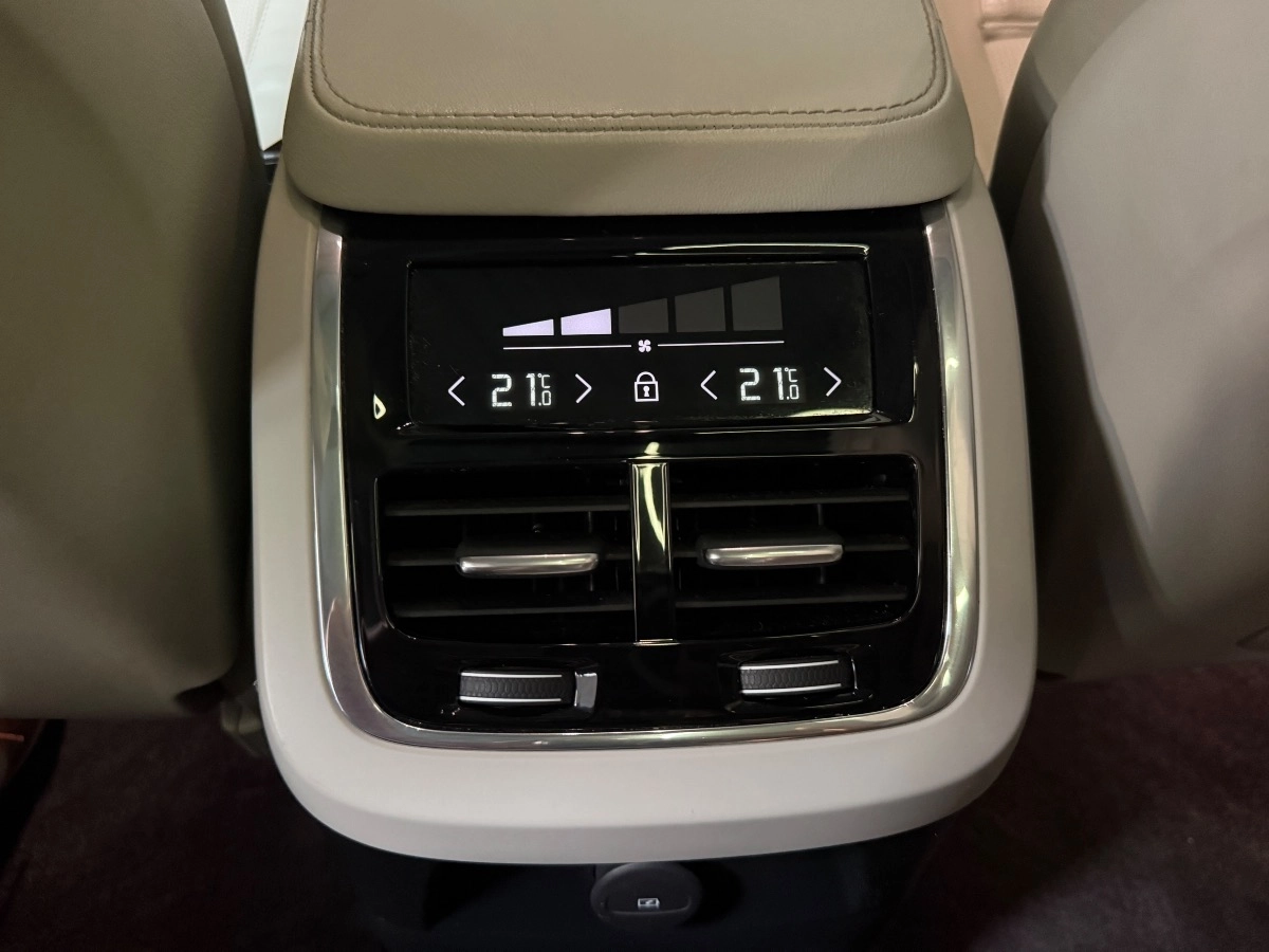 Volvo Xc90 - photo 28