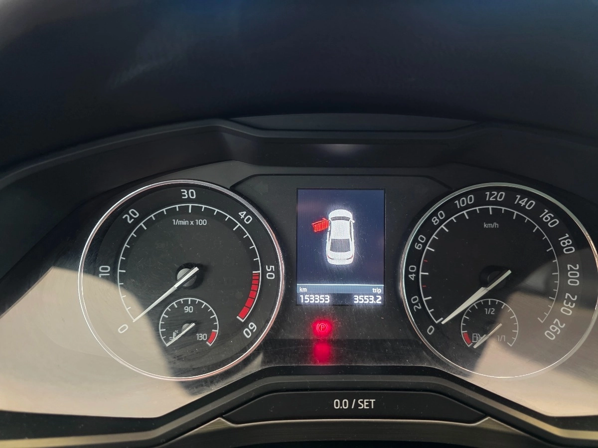 Skoda Superb - photo 11