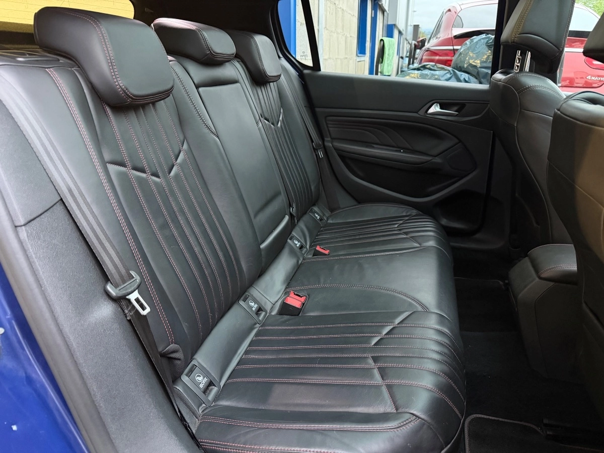 Peugeot 308 - photo 12