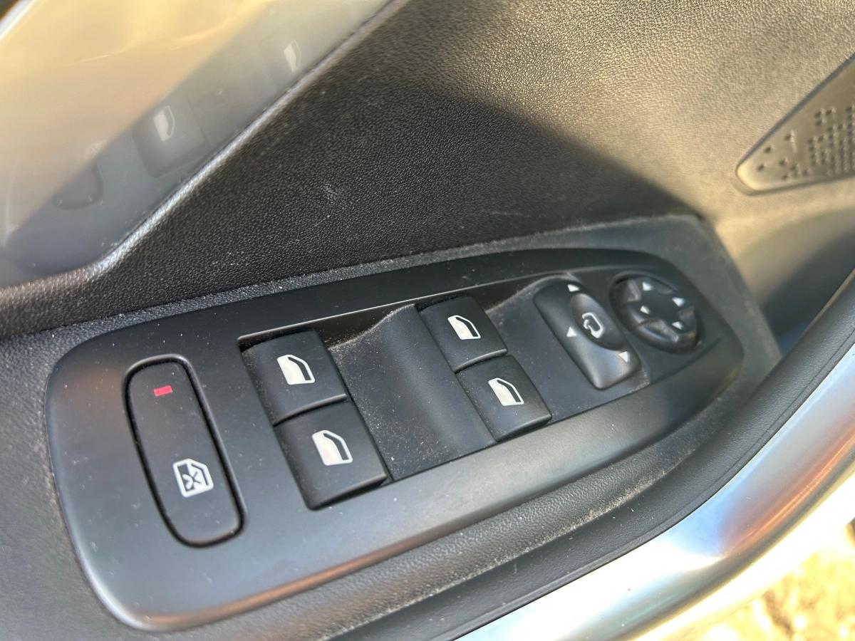 Peugeot 2008 GENERATION-I 1.6 BLUEHDI 120 CROSSWAY