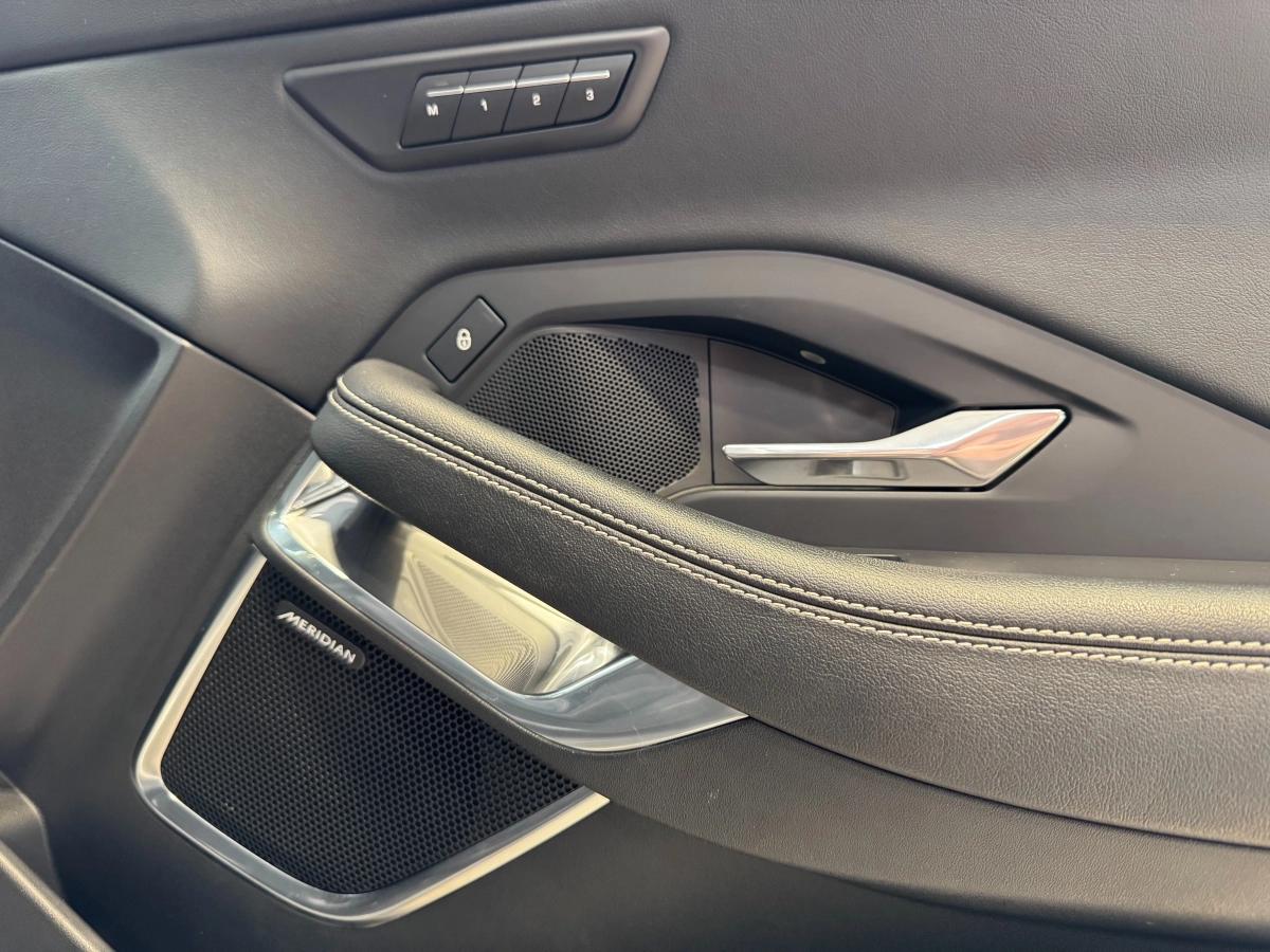 Jaguar E-pace 2.0 D240 240 R-DYNAMIC SE AWD BVA / TOIT PANO / MERIDIAN / SIEGES ELEC CHAUFFANTS