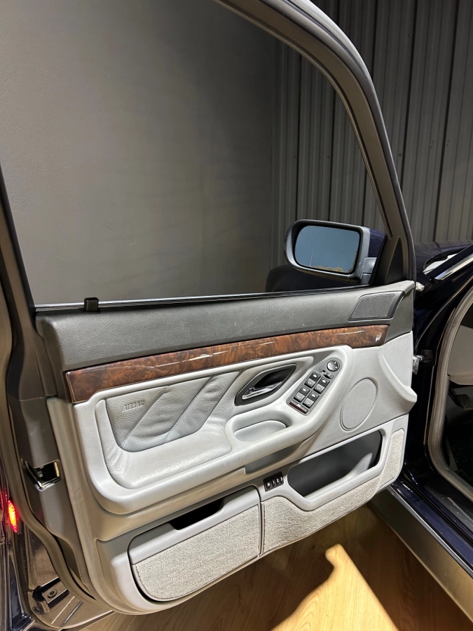 Bmw Serie 7 - photo 18