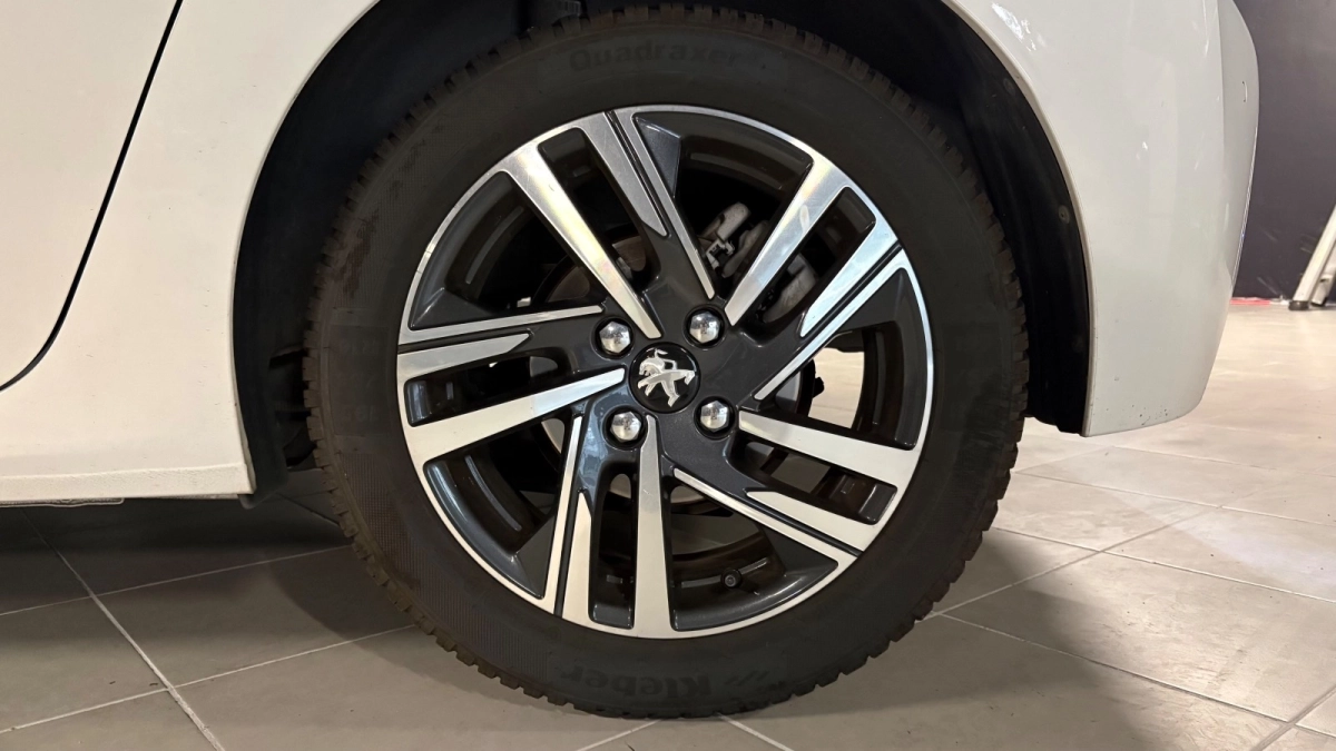 Peugeot 208 - photo 13