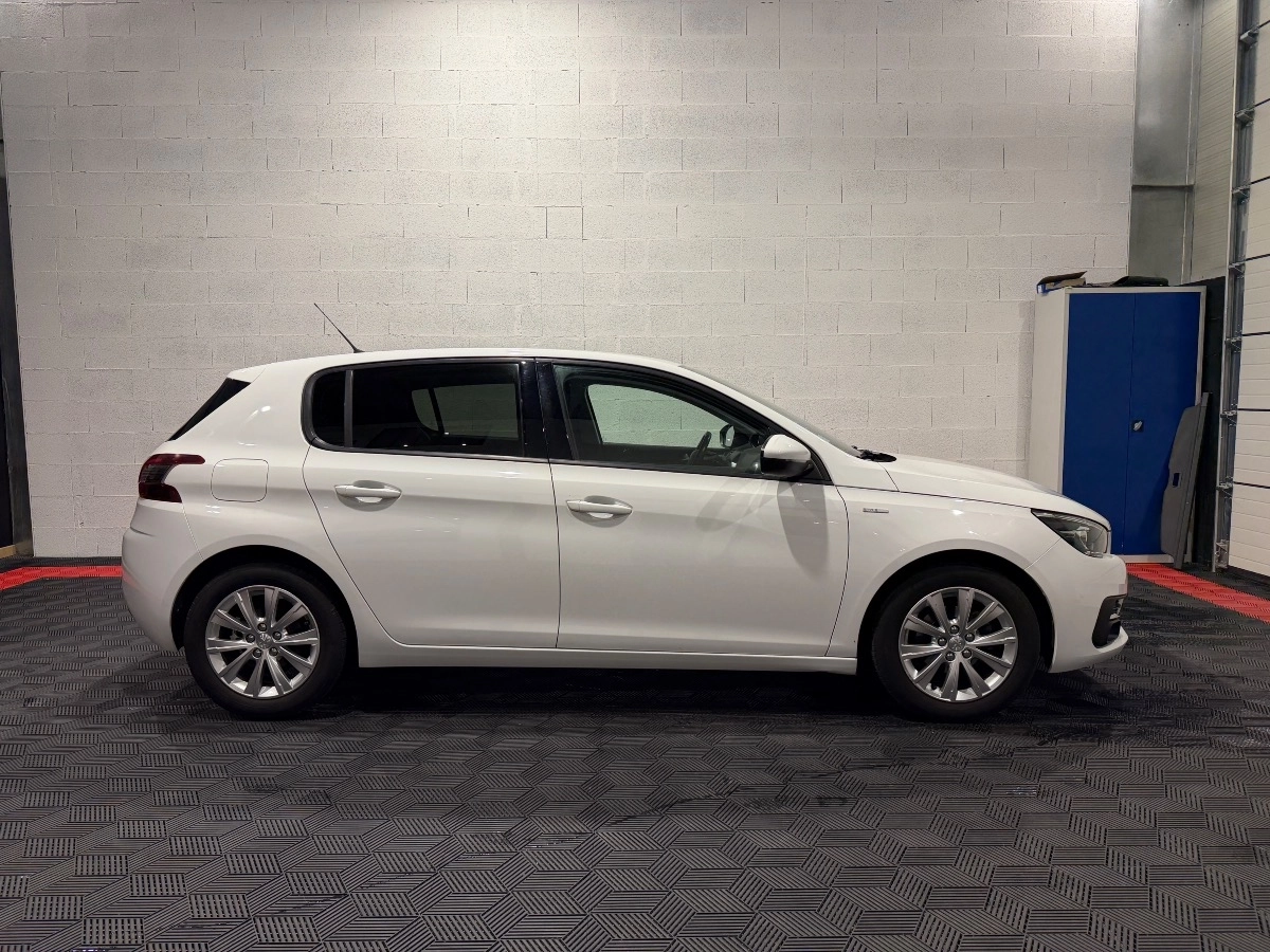 Peugeot 308 - photo 2