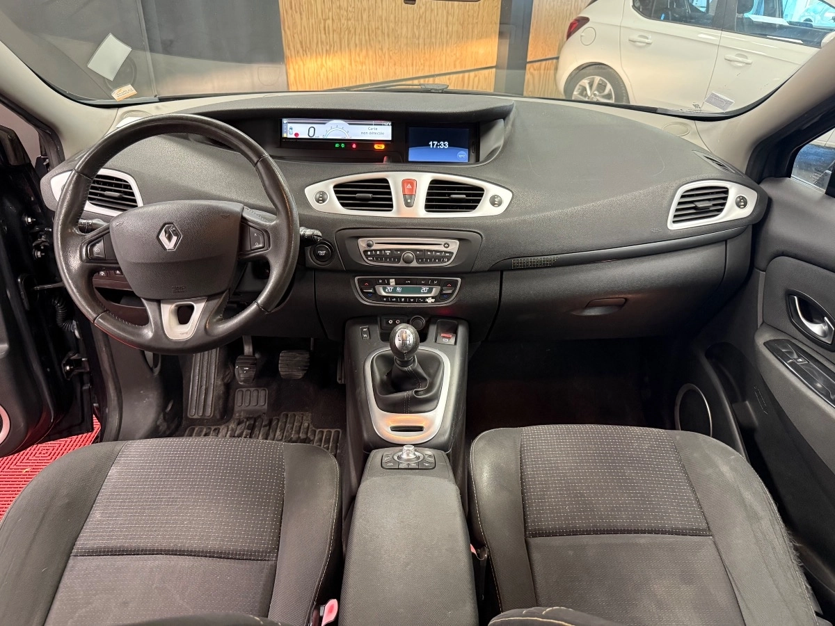 Renault Scenic - photo 12