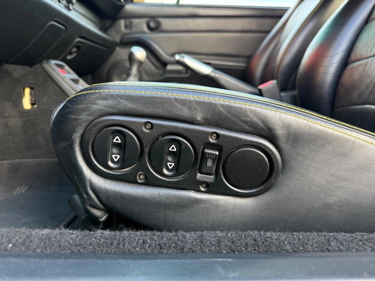 Porsche 911 COUPE 993 3.6 270 CARRERA 4