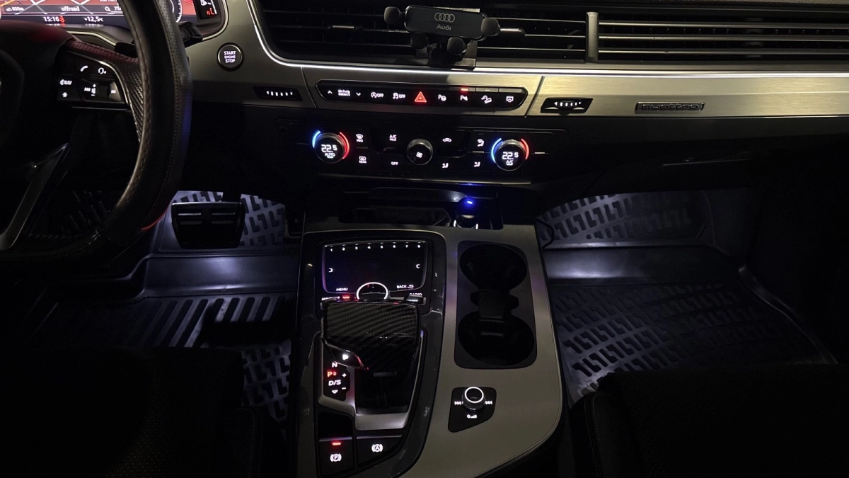 Audi Q7 - photo 20