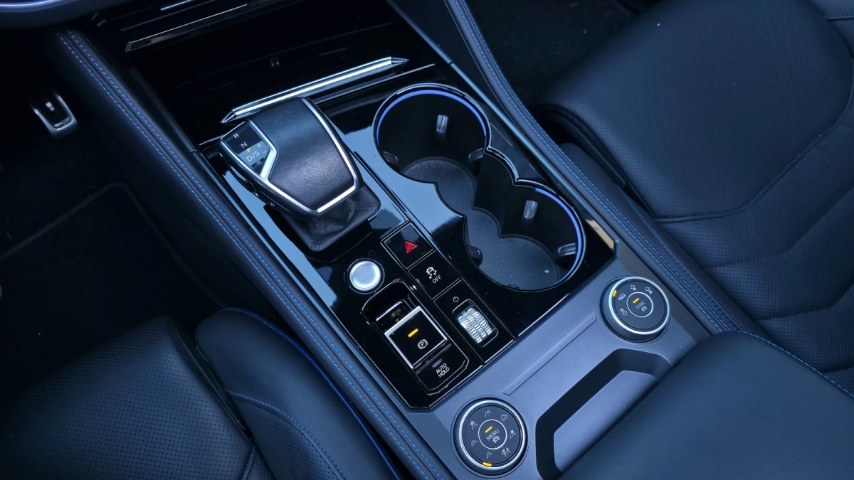 Volkswagen Touareg - photo 33