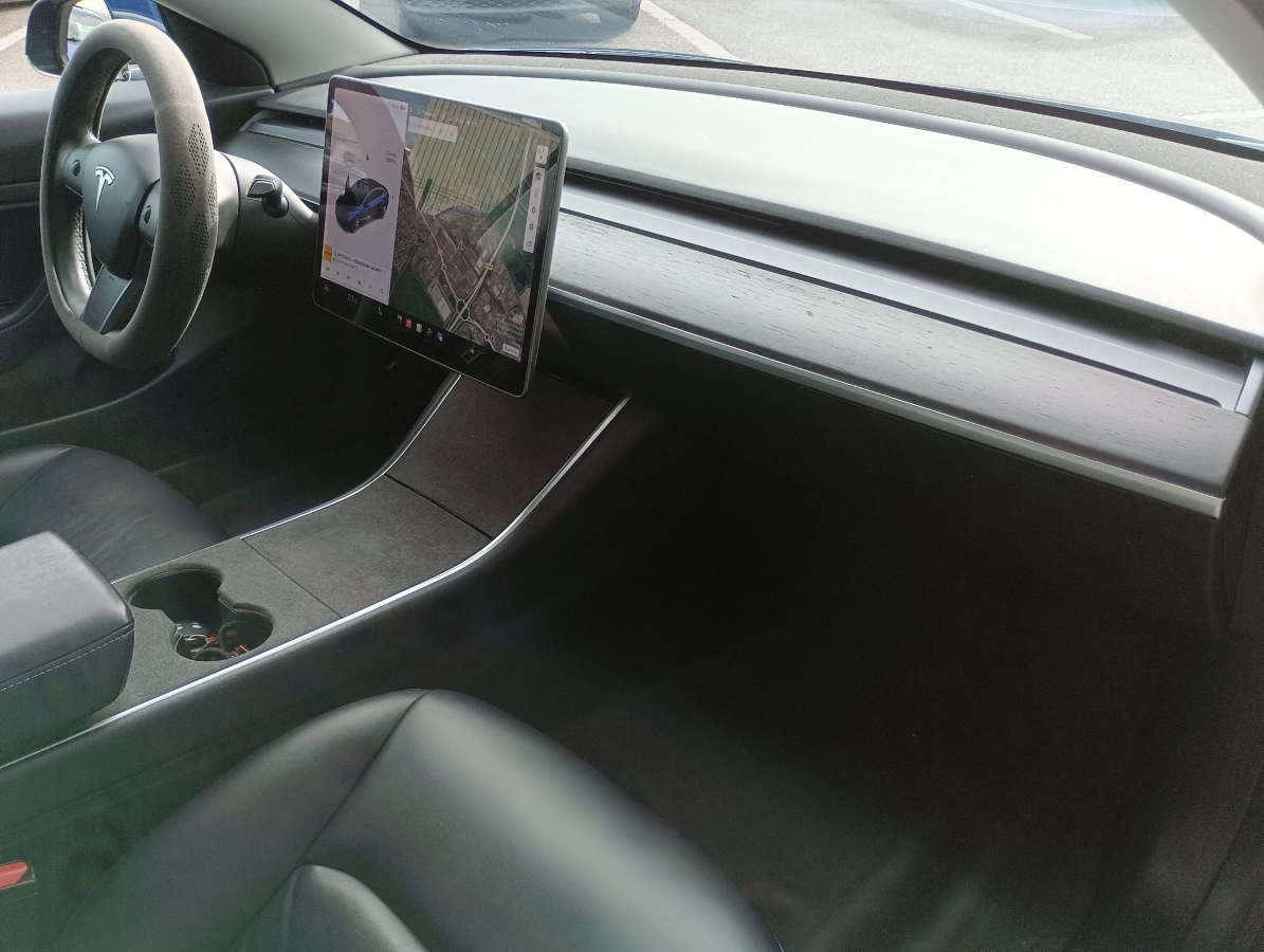 Tesla Model-3 - photo 18