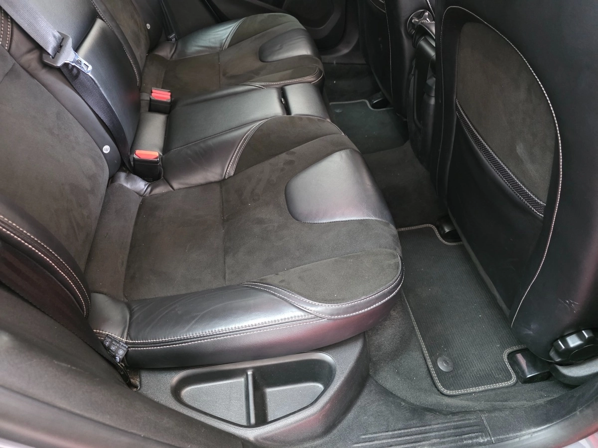 Volvo V40 - photo 15