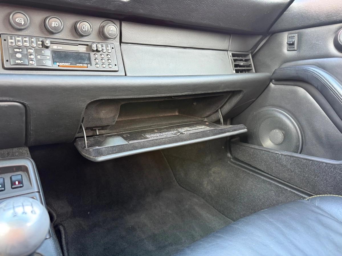 Porsche 911 COUPE 993 3.6 270 CARRERA 4