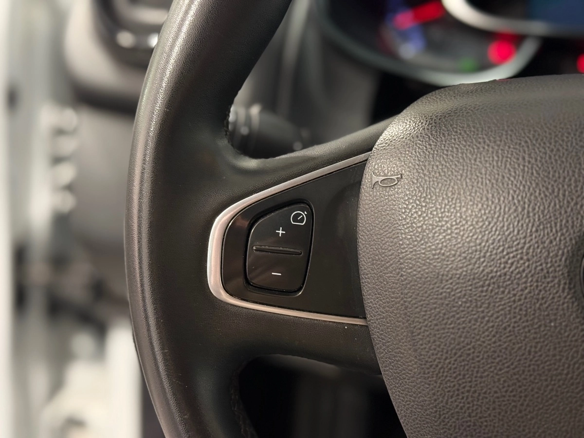 Renault Clio - photo 16