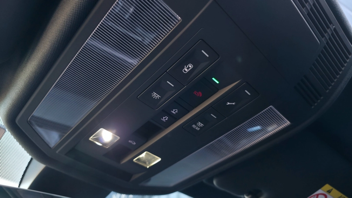 Volkswagen Touareg - photo 21