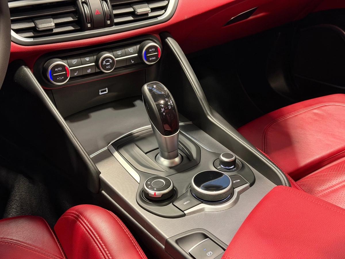 Alfa Romeo Giulia 2.0 TB 280 VELOCE Q4 BVA