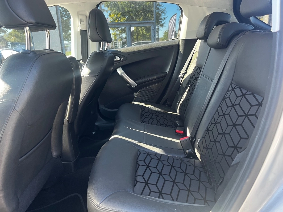 Peugeot 208 - photo 17