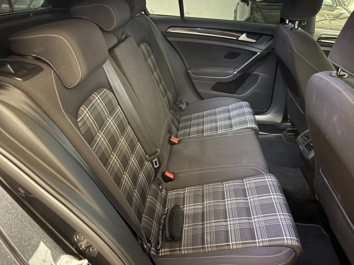 Volkswagen Golf - photo 13