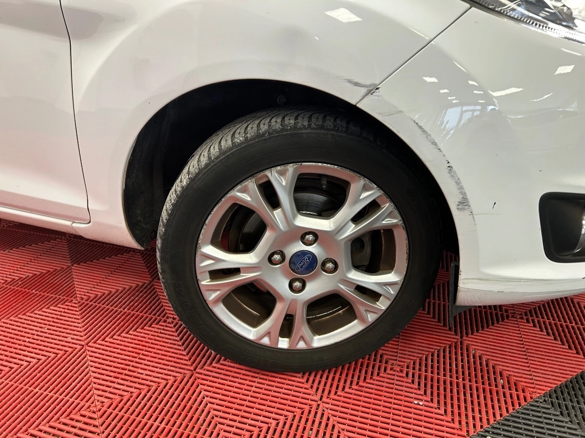 Ford Fiesta - photo 19